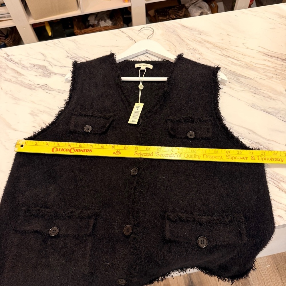 MAX STUDIO Black Furry Vest Size L - Picture 7 of 8